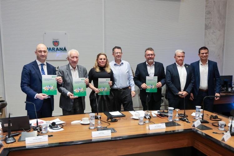 Foto: Geraldo Bubniak/AEN O vice-governador Darci Piana participa nesta terca-feira (10) do Lançamento e apresentação do novo relatório da OCDE e assinatura da renovação de parceria